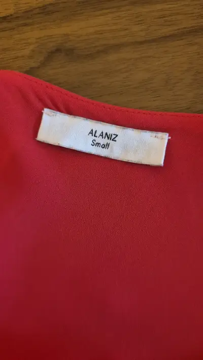 Blusa roja sin mangas Alaniz - miniatura 2