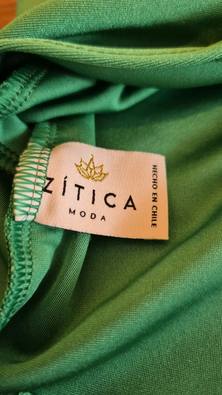Top verde con nudo frontal Zítica - 2
