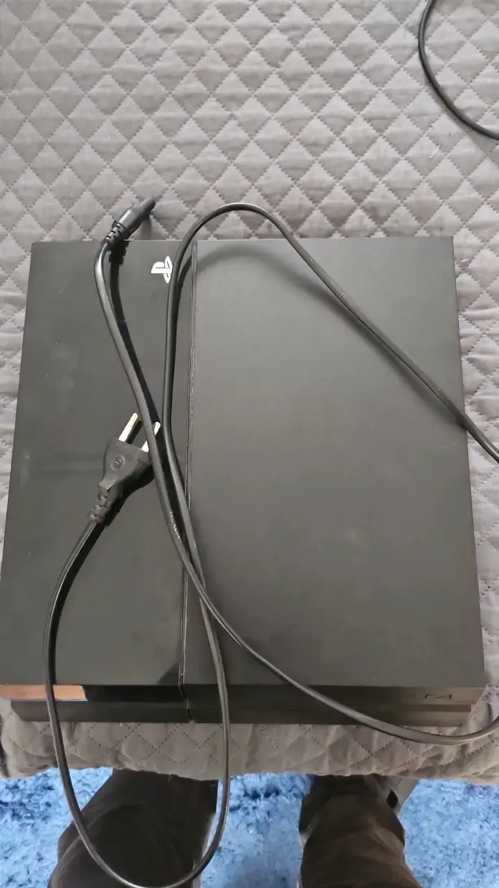 Consola PlayStation 4, modelo de lanzamiento - 3