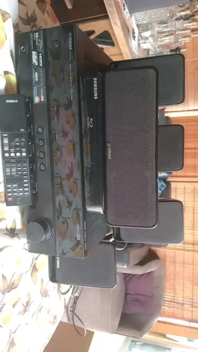 Sistema de sonido Yamaha con Blu-ray Samsung - miniatura 1