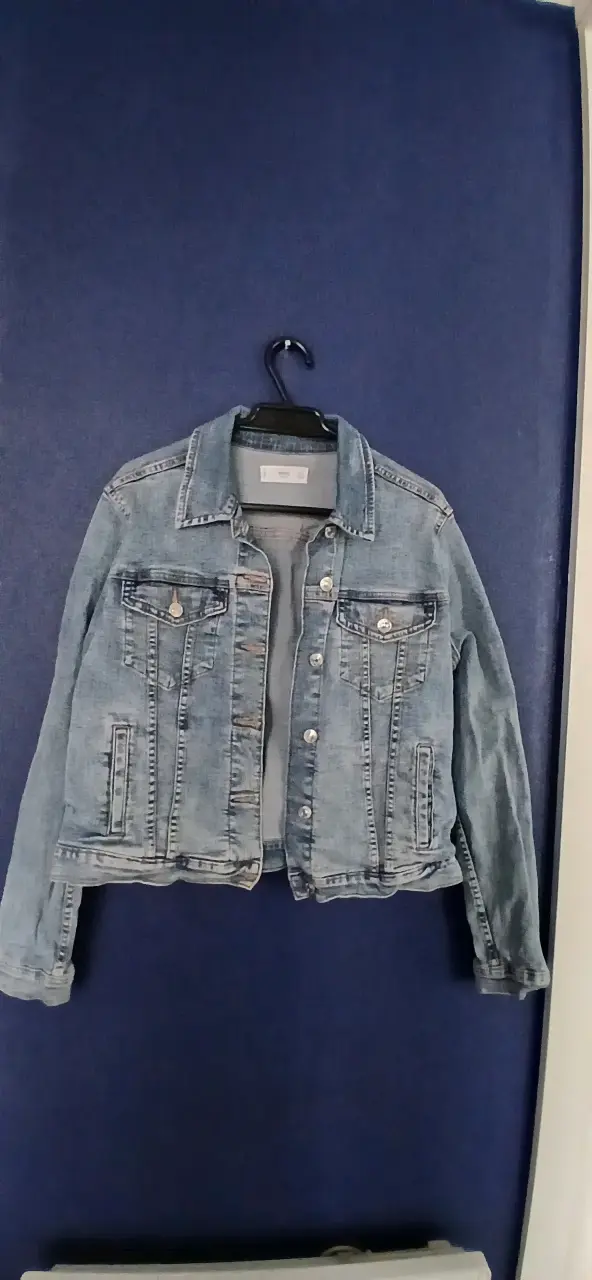 Chaquetas de mezclilla usadas