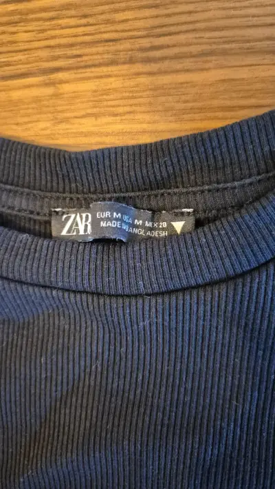 Polera sin mangas negra con volantes Zara - miniatura 2