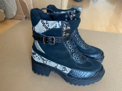Botines de Mujer con Estilo Animal Print - miniatura 1