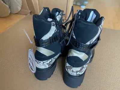 Botines de Mujer con Estilo Animal Print - miniatura 3