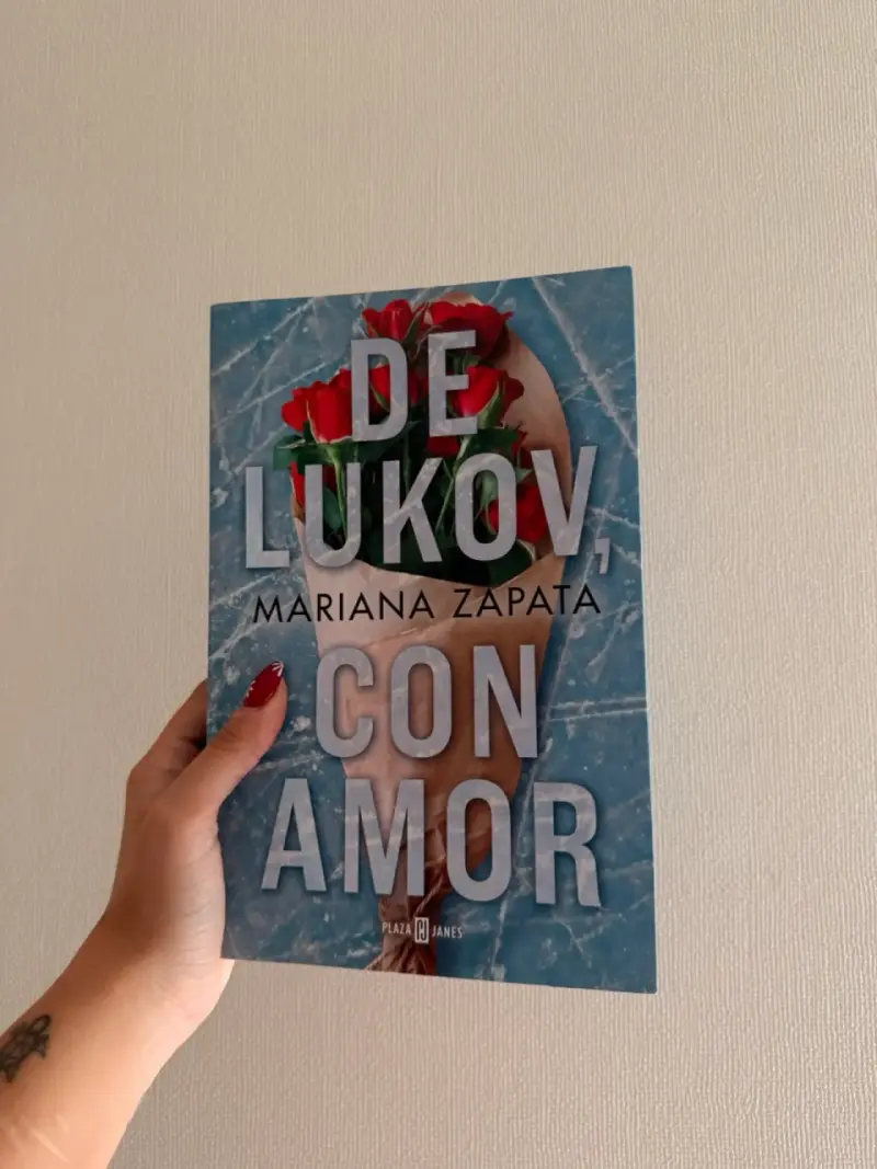 Libro 'De Lukov, Con Amor' de Mariana Zapata