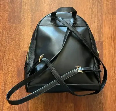 Mochila Michael Kors negra de cuero - miniatura 2