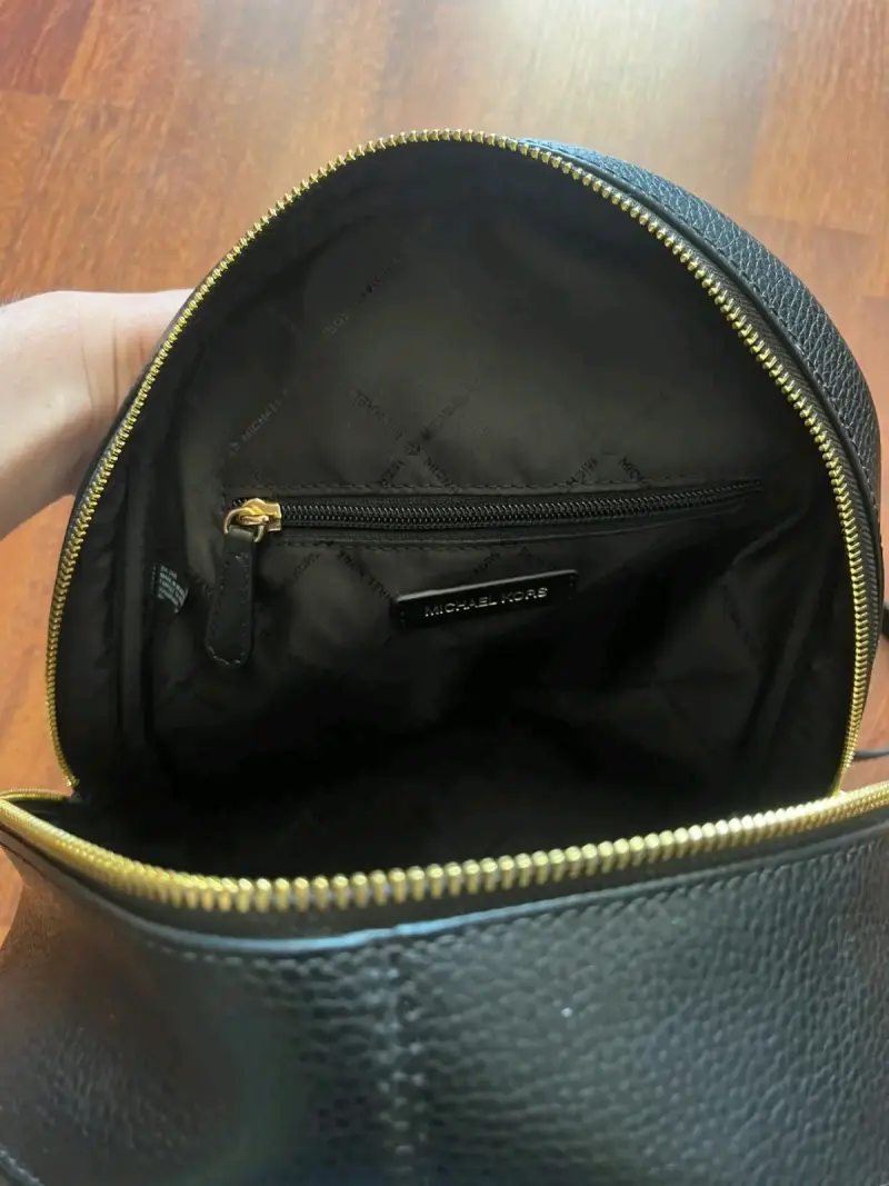 Mochila Michael Kors negra de cuero - 3