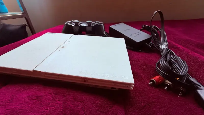Consola Sony PlayStation 2 Slim blanca con control - 2