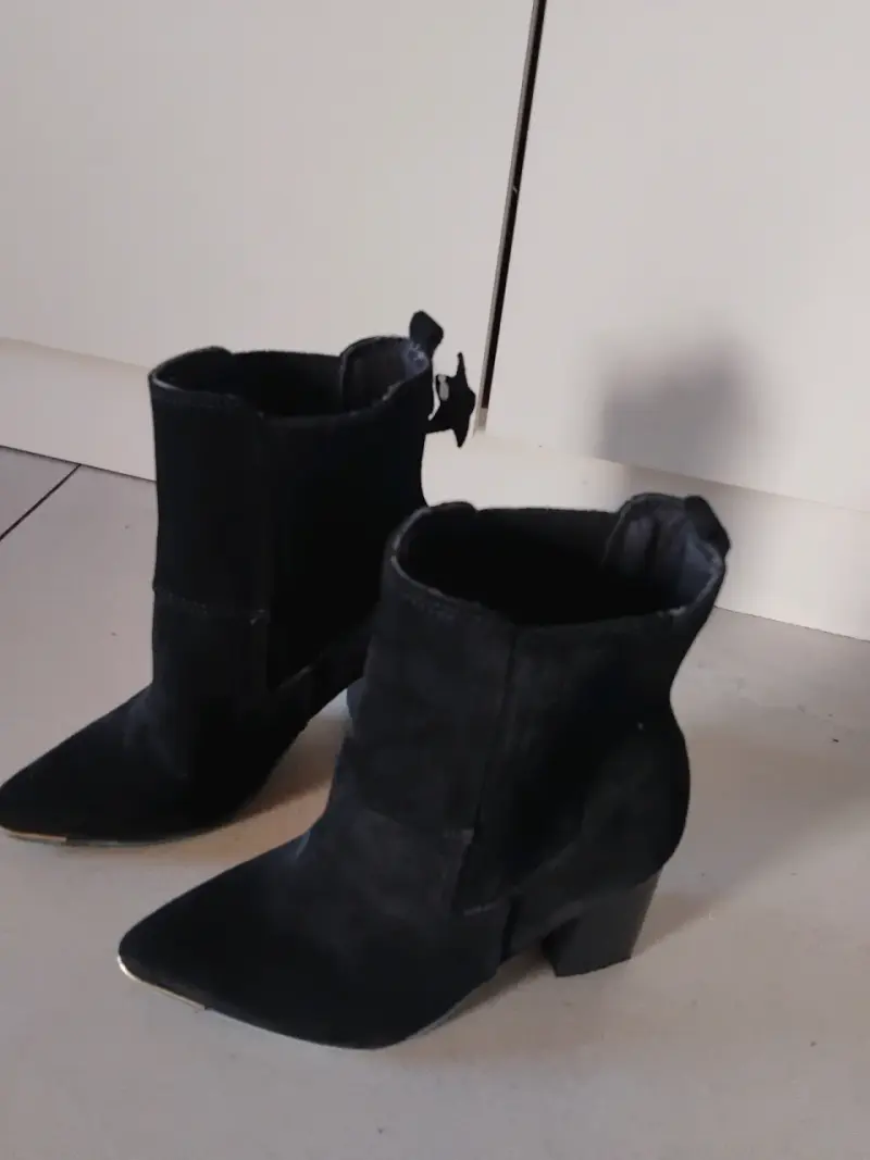 Botines negros de tacón alto para mujer