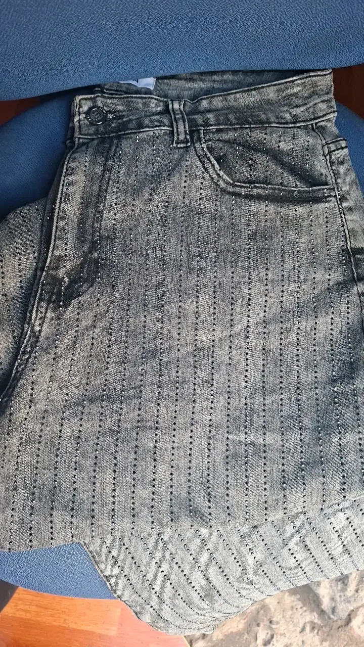 Jeans grises con detalles brillantes Menina - 2