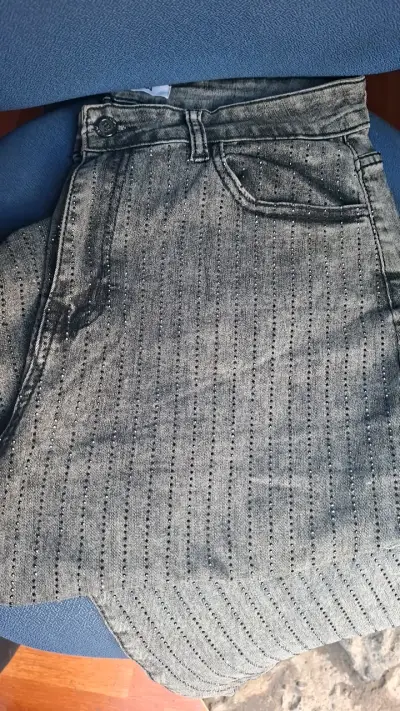Jeans grises con detalles brillantes Menina - miniatura 2