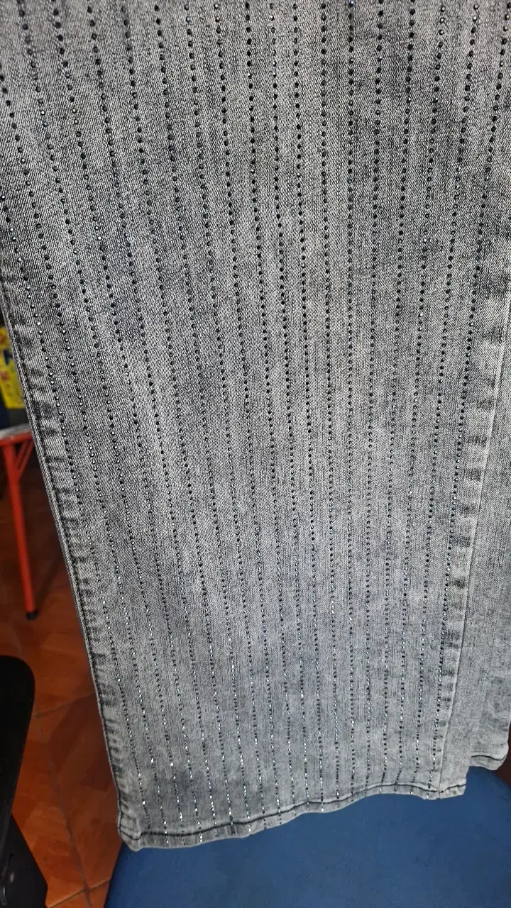 Jeans grises con detalles brillantes Menina - 3