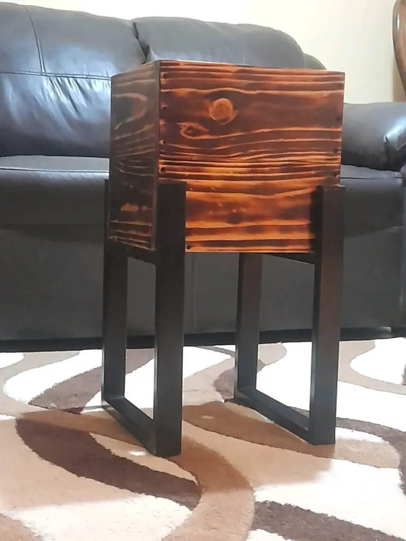 Macetero de madera quemada con soporte metalico - 5