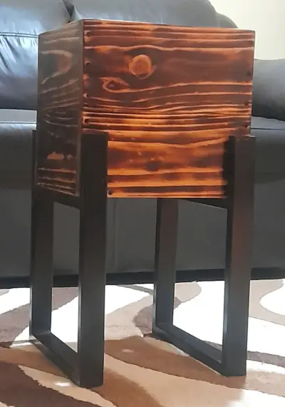 Macetero de madera quemada con soporte metalico - miniatura 6