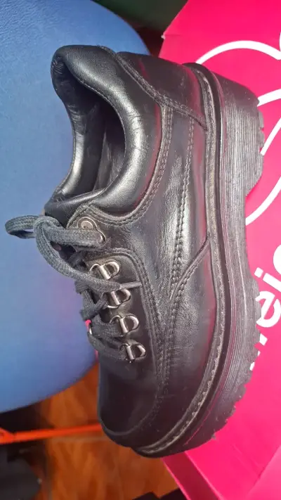 Zapatos de cuero negro para mujer - miniatura 2