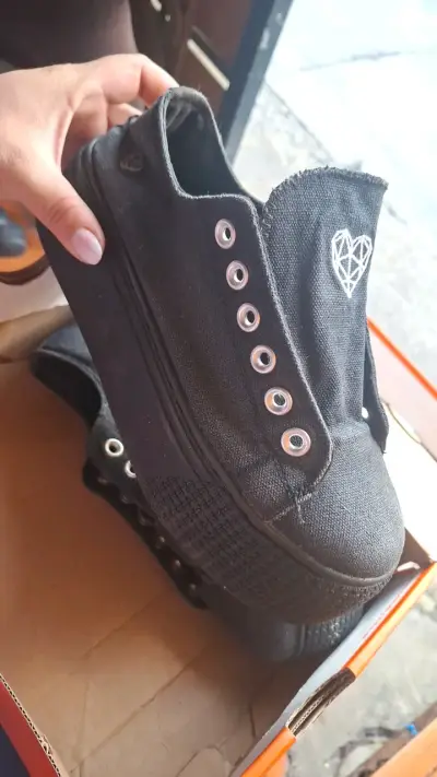 Zapatillas negras de lona con plataforma - miniatura 1