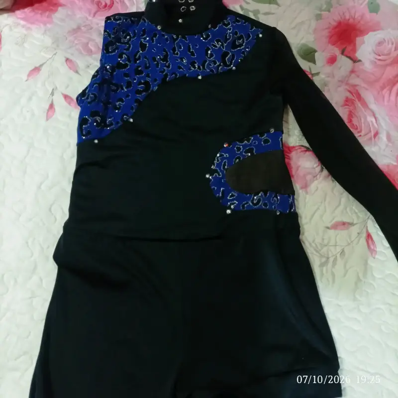 Traje de Baile Negro con Detalles Azules - 3