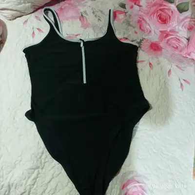 Traje de baño negro con cierre delantero - miniatura 1