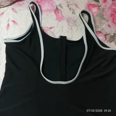 Traje de baño negro con cierre delantero - miniatura 3