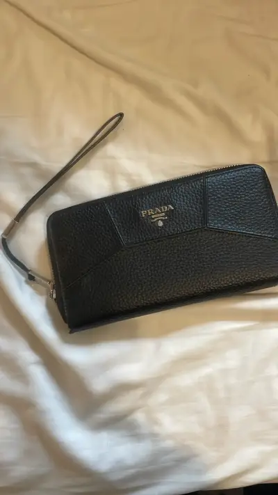 Cartera de cuero negra Prada con cierre - miniatura 1
