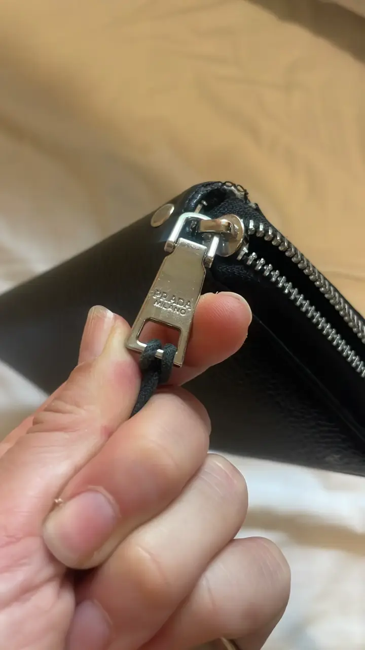 Cartera de cuero negra Prada con cierre - 4