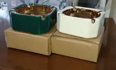 Set de ceniceros de cerámica verde y blanco - miniatura 1