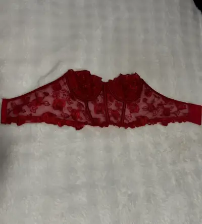 Bralette rojo de encaje floral - miniatura 1