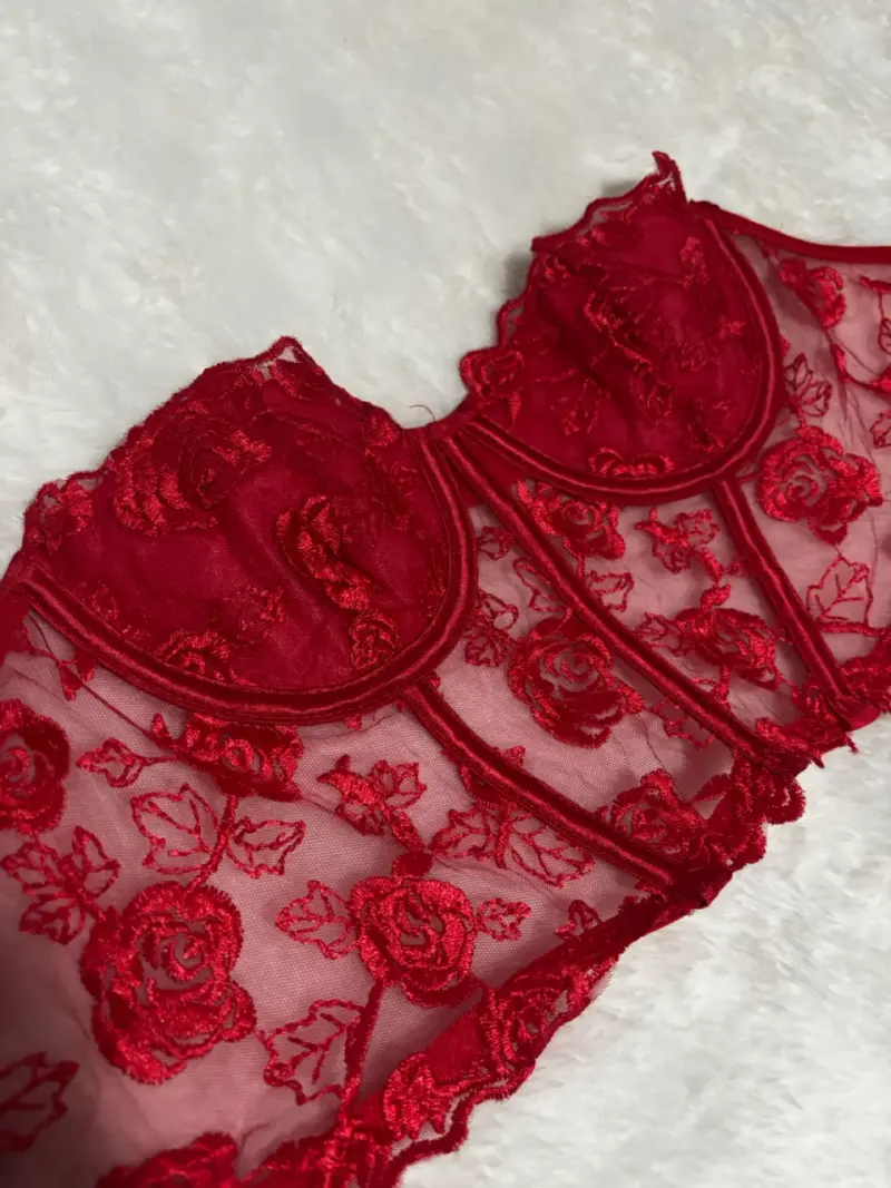 Bralette rojo de encaje floral - 2