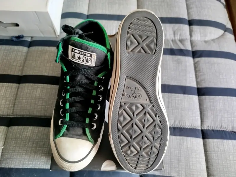 Zapatillas Converse All Star negras con detalles verdes
