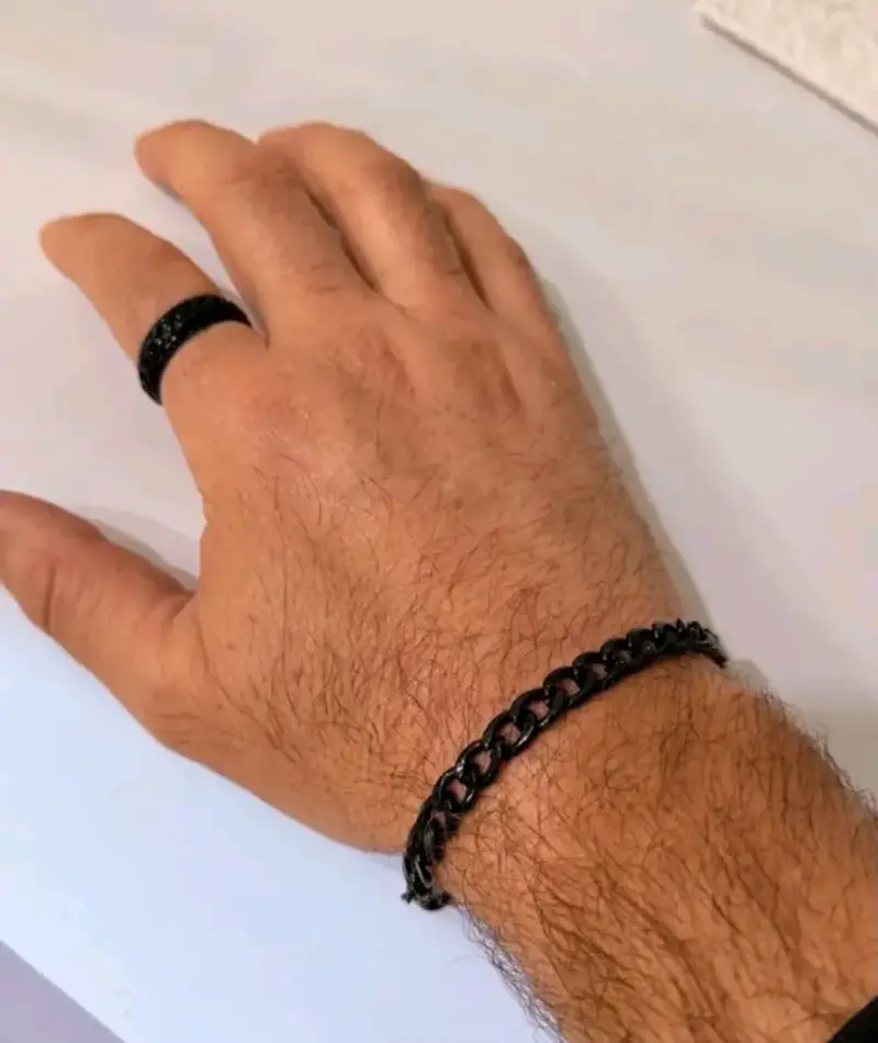 Set de joyería negra para hombre con anillo, pulsera y collar
