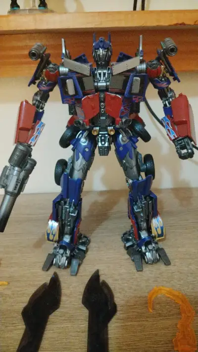 Figura  Optimus Prime escala masterpiece - miniatura 2