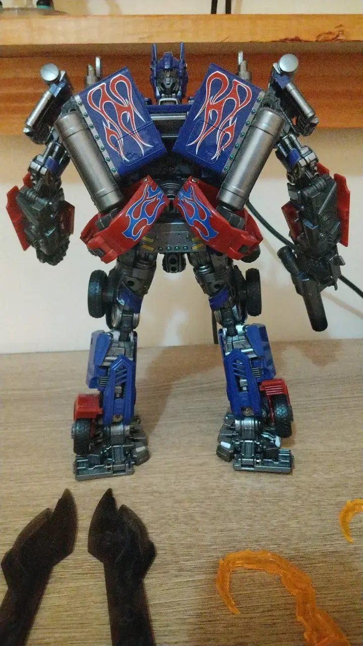 Figura Optimus Prime escala masterpiece - 3