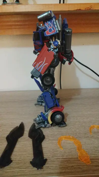 Figura  Optimus Prime escala masterpiece - miniatura 4