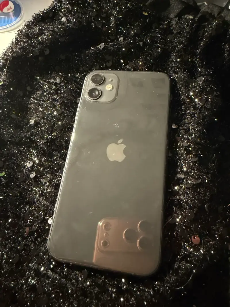 iPhone 11 en buen estado - 2