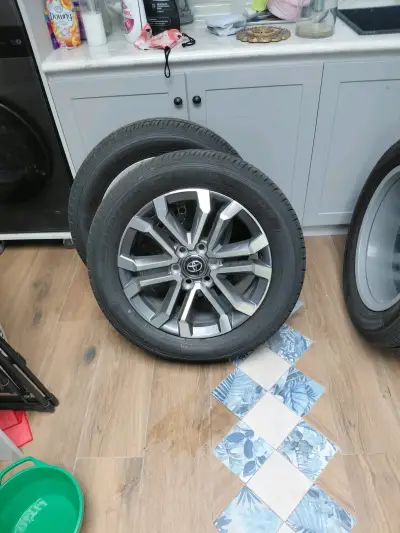 Juego de Llantas, Neumáticos  Toyota Aro 20 - miniatura 1
