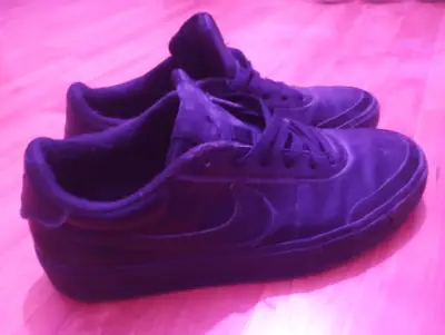 Zapatillas deportivas negras Nike usadas - miniatura 2