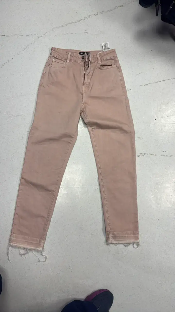 Pantalones Zara color rosa claro 38