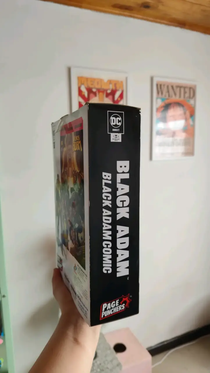 Figura de acción Black Adam DC Direct con cómic exclusivo - 2
