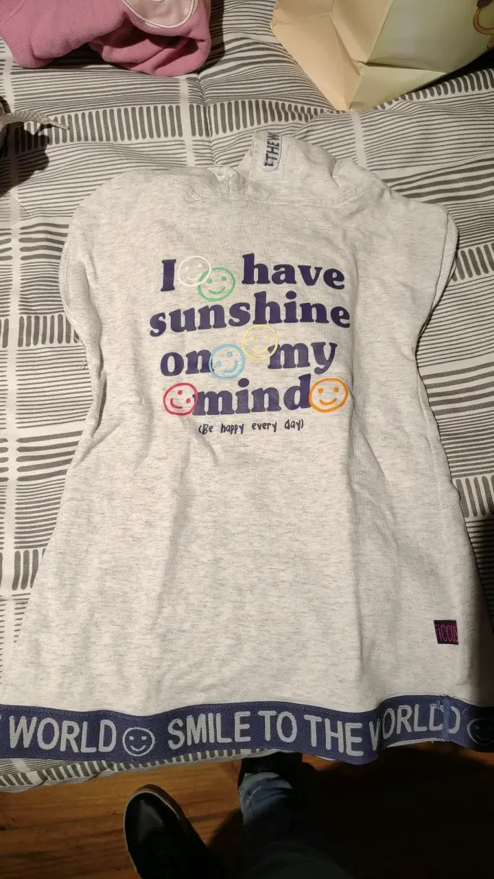 Vestido gris con estampado 'Sunshine on my mind'