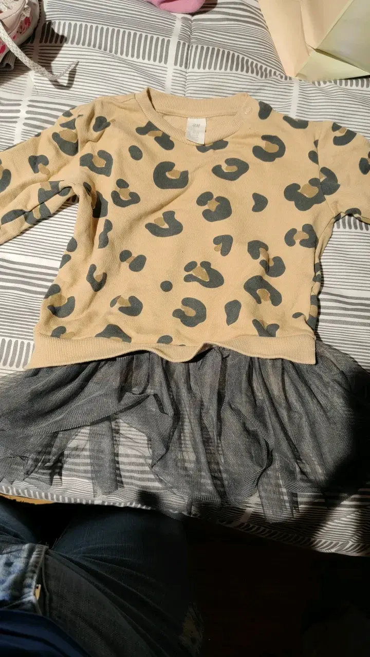 Vestido infantil con estampado de leopardo