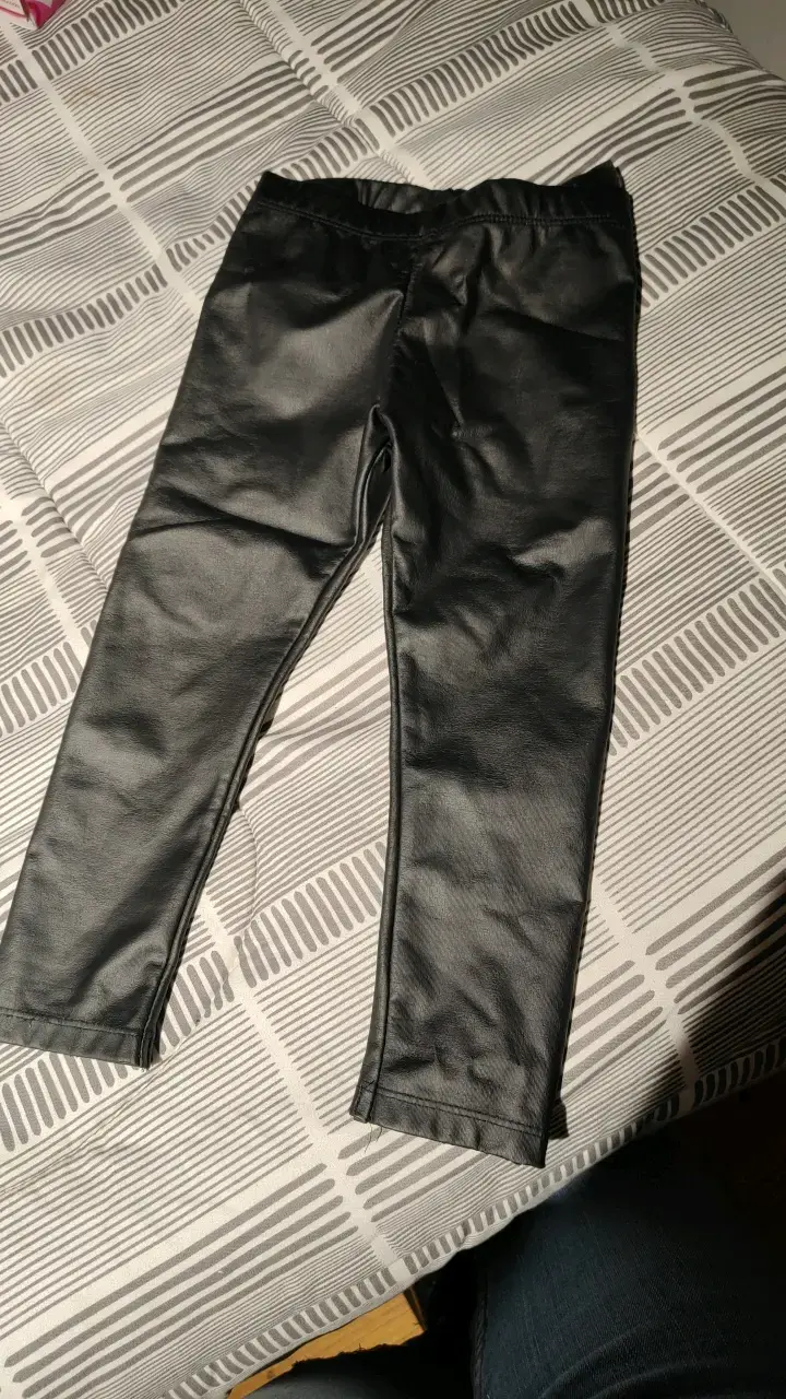Leggings negros de cuero sintético para mujer