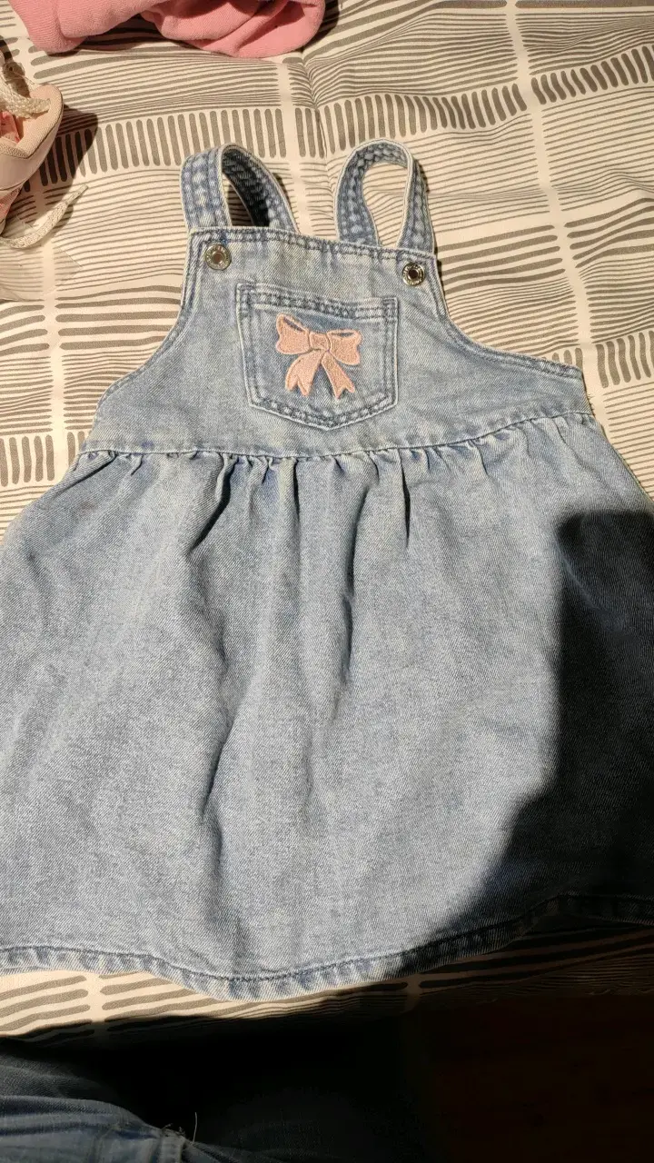Vestido de mezclilla para niña con lazo