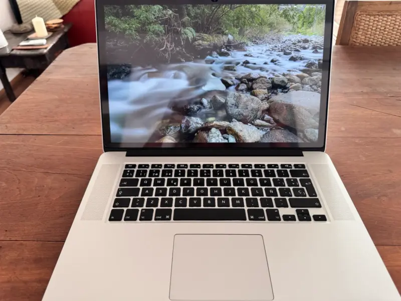 MacBook Pro 15 pulgadas en buen estado - 3