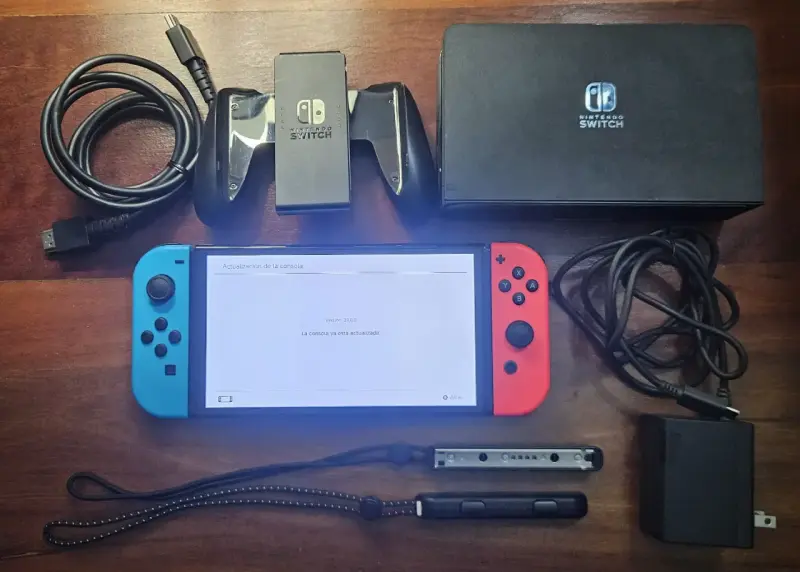 Consola Nintendo Switch con Joy-Con Azul y Rojo