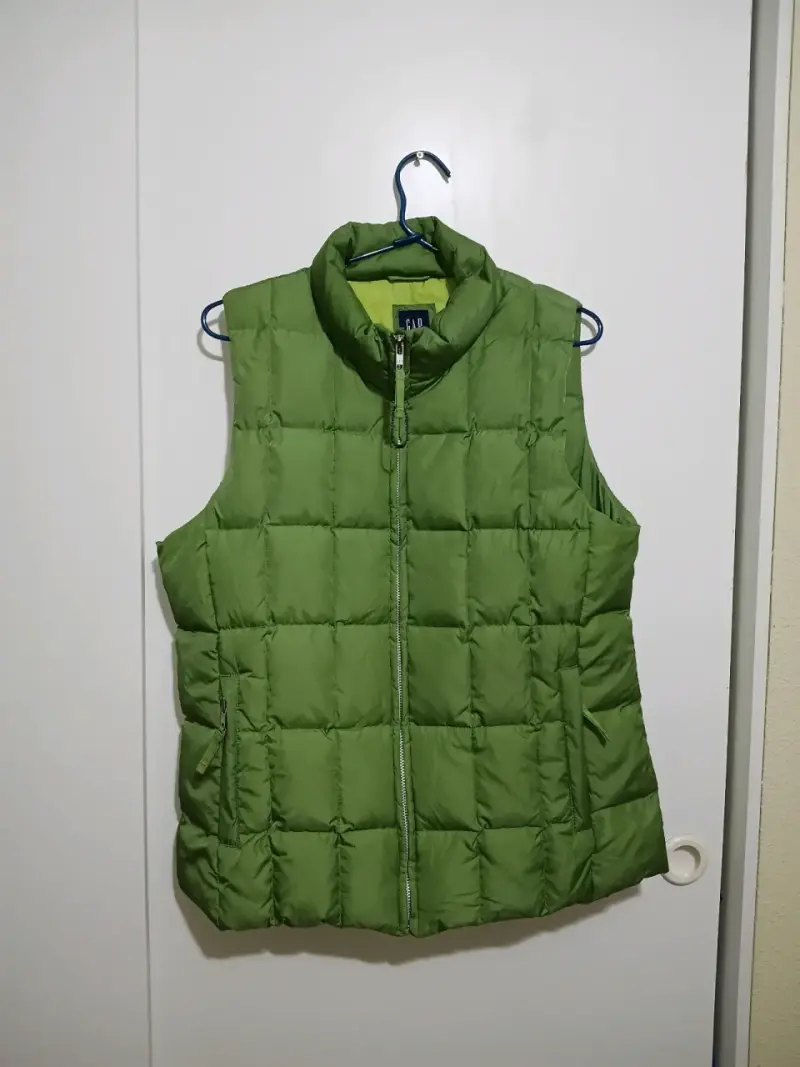Chaleco acolchado verde GAP para mujer - 1