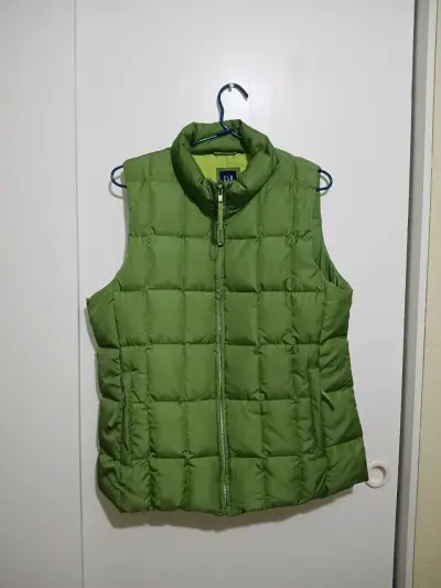 Chaleco acolchado verde GAP para mujer - miniatura 1