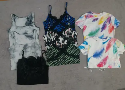 Conjunto de tops y poleras estampadas para mujer - miniatura 1