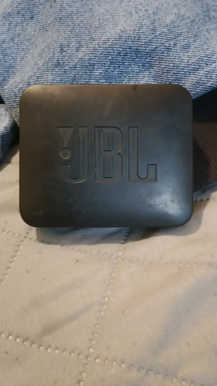Parlante portátil JBL compacto