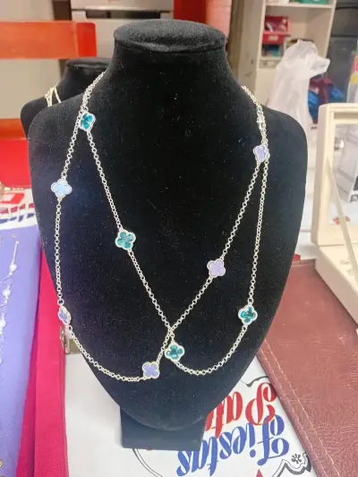 Conjunto de pulseras y anillos de plata con dijes - miniatura 5