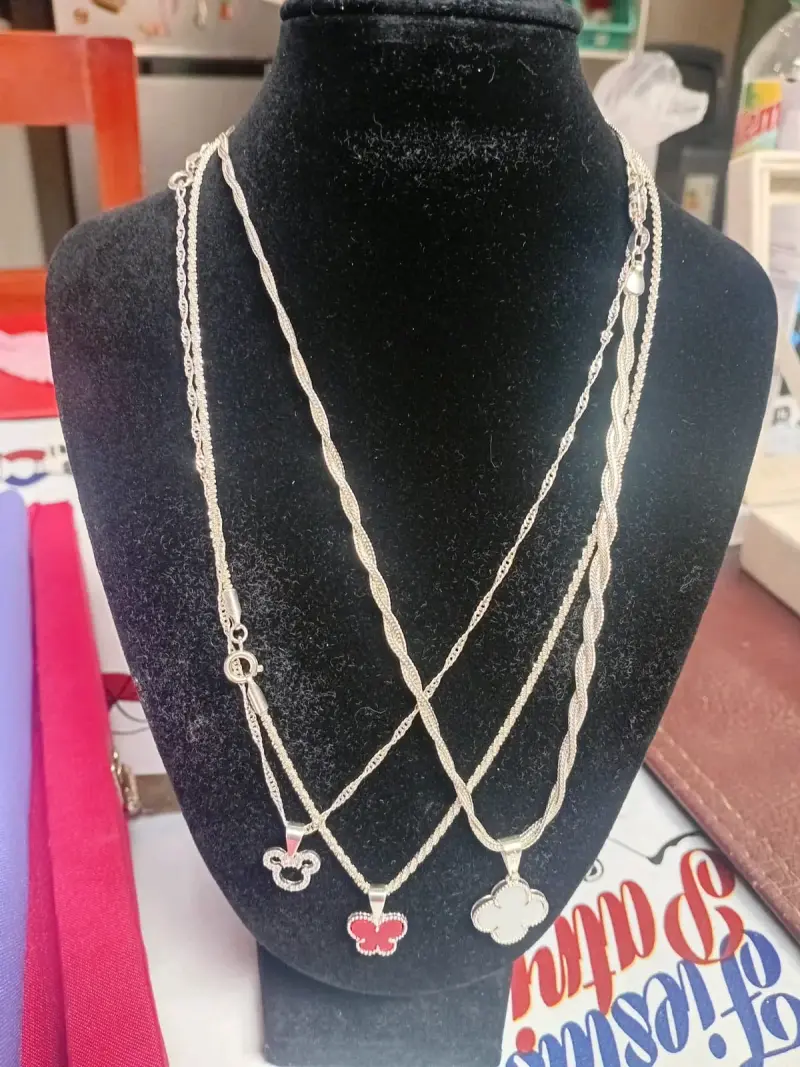 Conjunto de pulseras y anillos de plata con dijes - 6